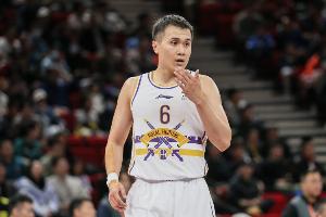 媒体人：北控与张帆达成C类2+1续约合同 新赛季是他在北控的第9年